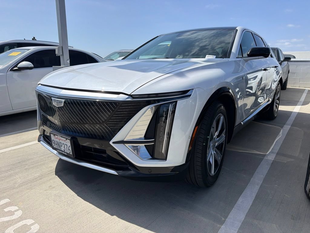 Certified 2024 Cadillac Lyriq Tech w/ Driver Assist Package RWD image 2
