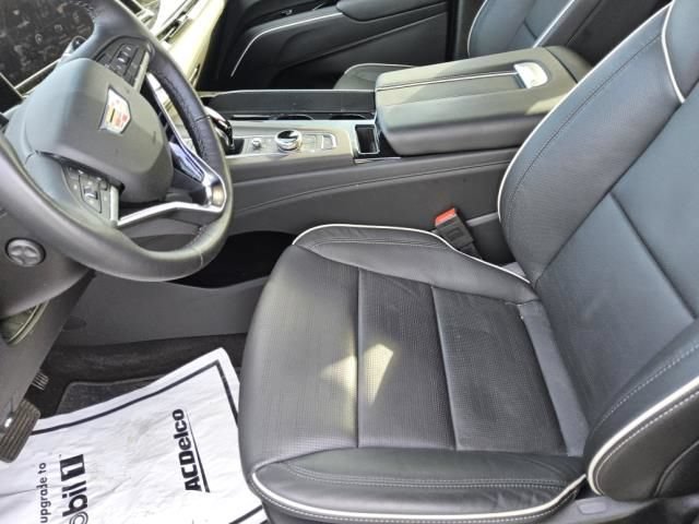 Used 2024 Cadillac Escalade ESV Sport w/ LPO, ONYX Package AWD/4WD image 4