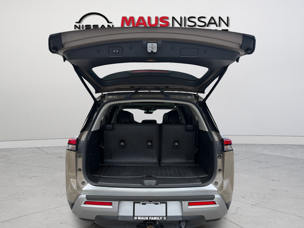 Certified 2023 Nissan Pathfinder Platinum w/ Cargo Package AWD/4WD image 10