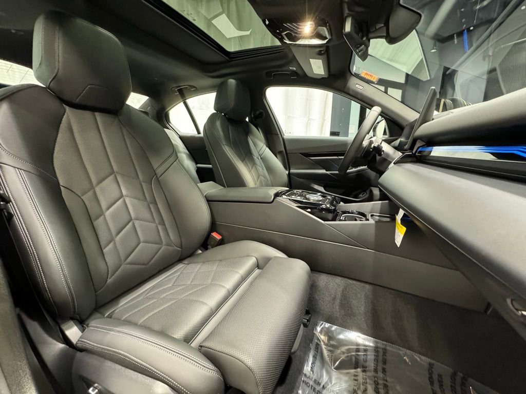 Certified 2025 BMW 530i xDrive w/ Premium Package image 28