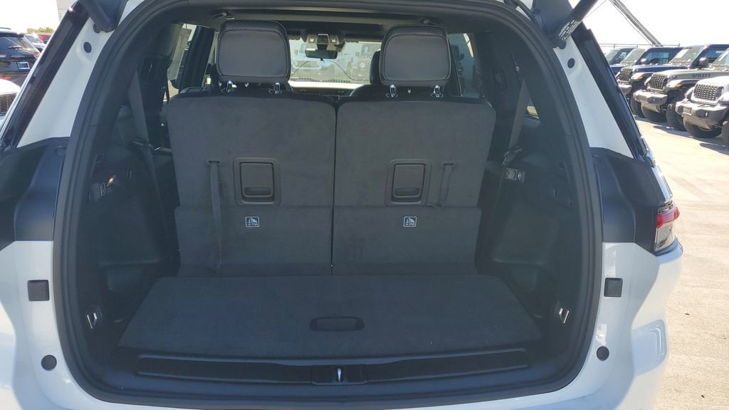 New 2025 Jeep Grand Cherokee L Altitude image 8