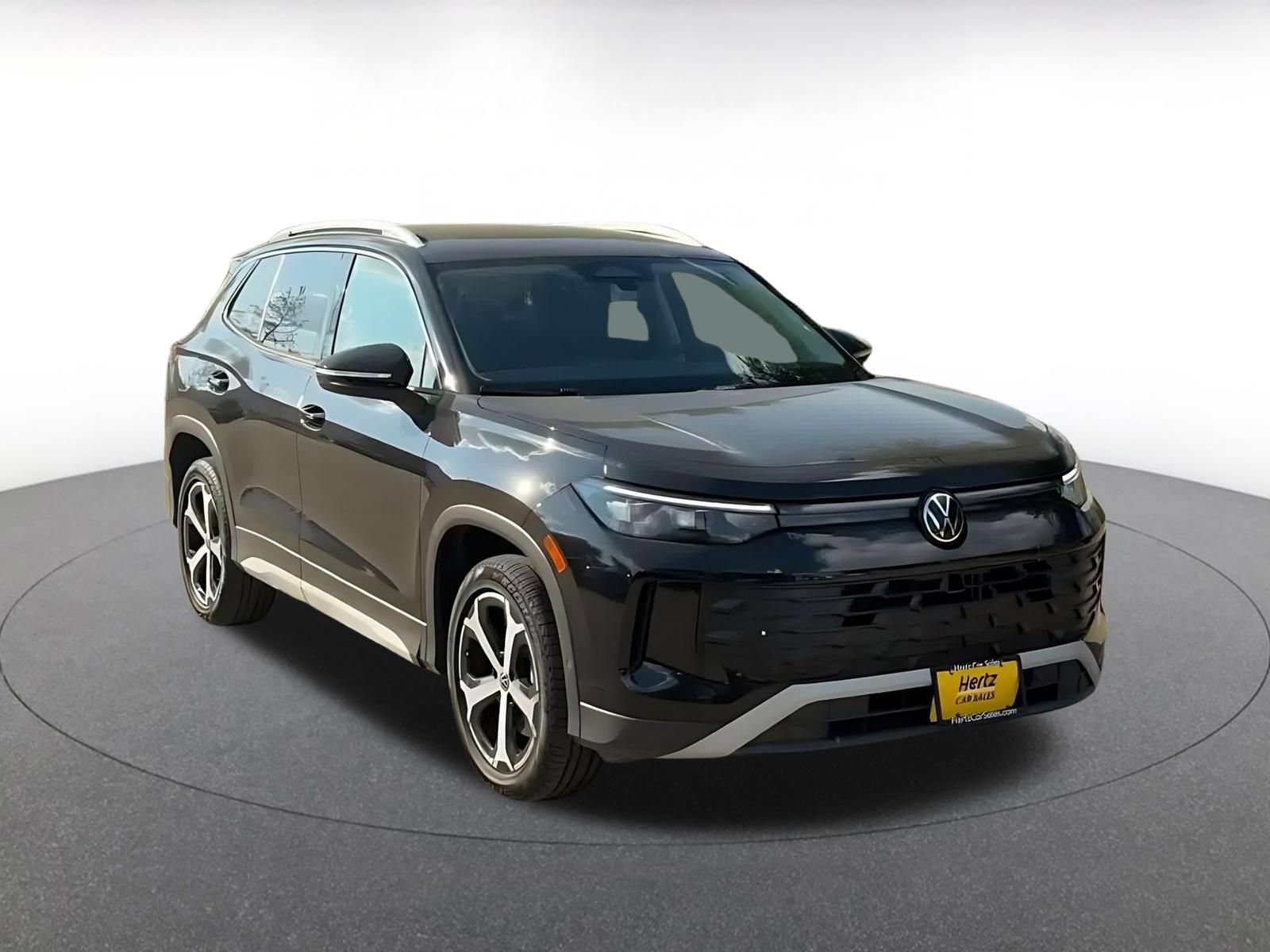 Used 2026 Volkswagen Tiguan SE AWD/4WD image 3