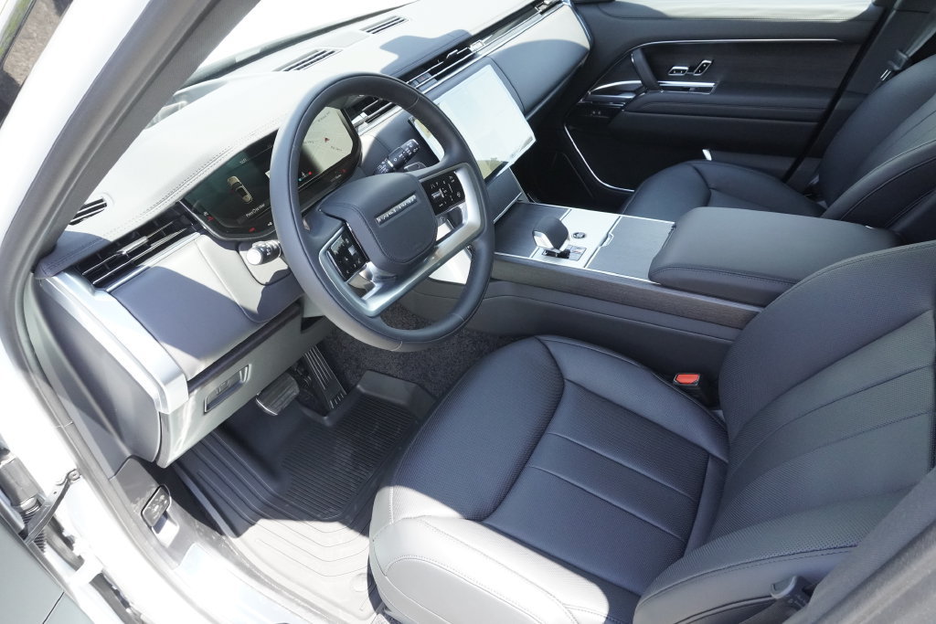 New 2026 Land Rover Range Rover Long Wheelbase SE AWD/4WD image 18