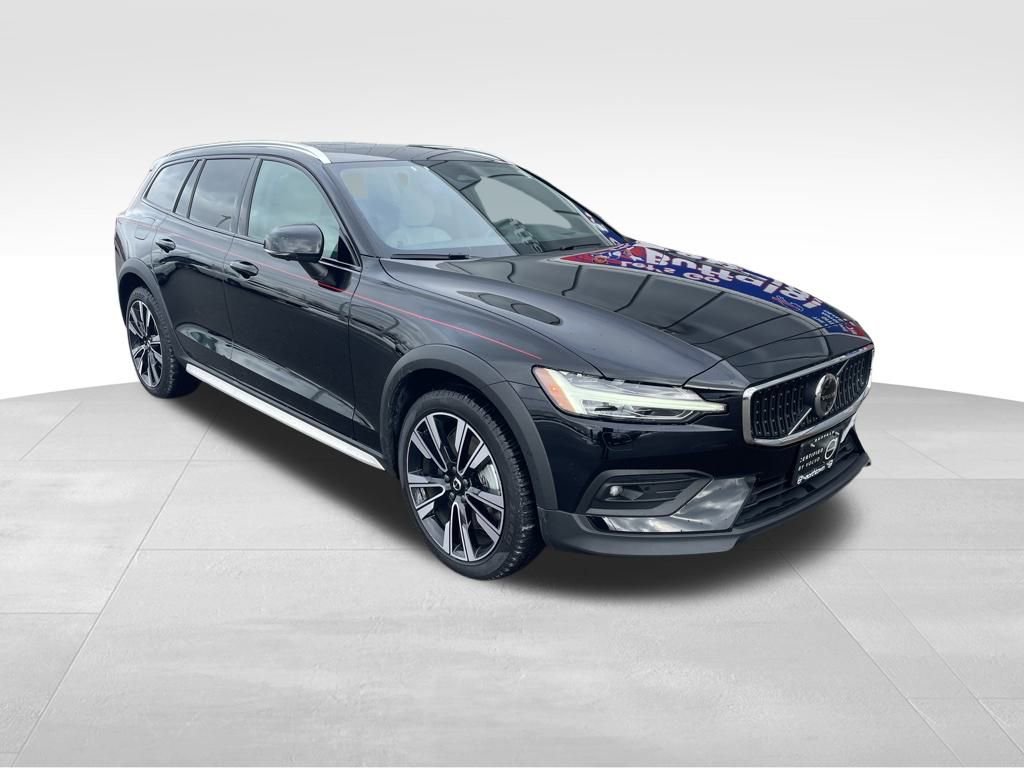 Certified 2025 Volvo V60 B5 Cross Country Ultra image 10