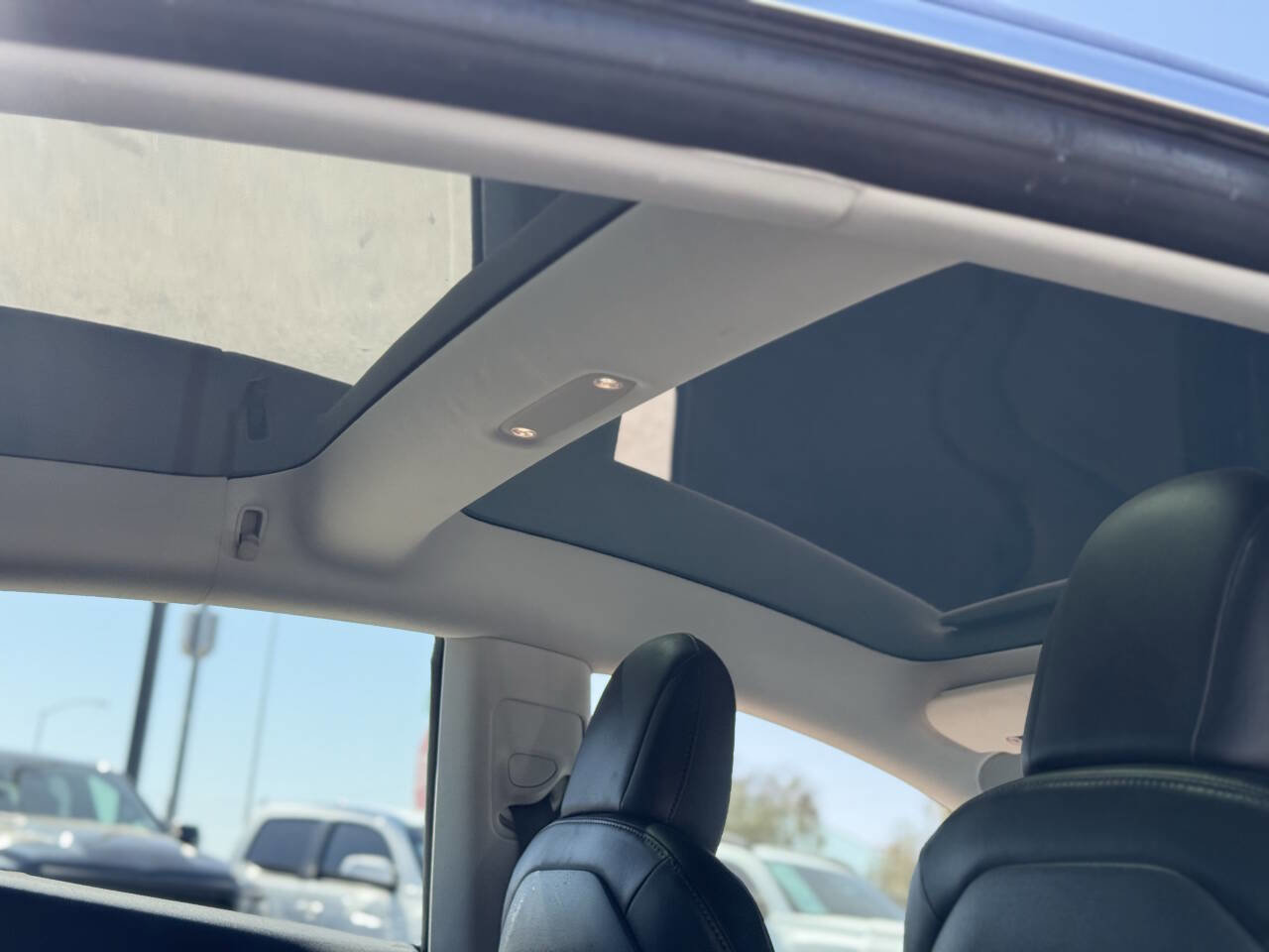 Used 2018 Tesla Model 3 Long Range RWD image 17