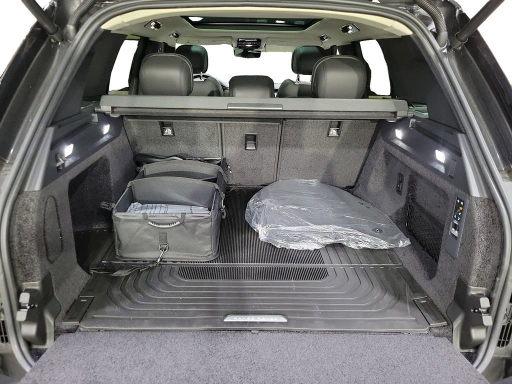 New 2025 Land Rover Range Rover SE image 28