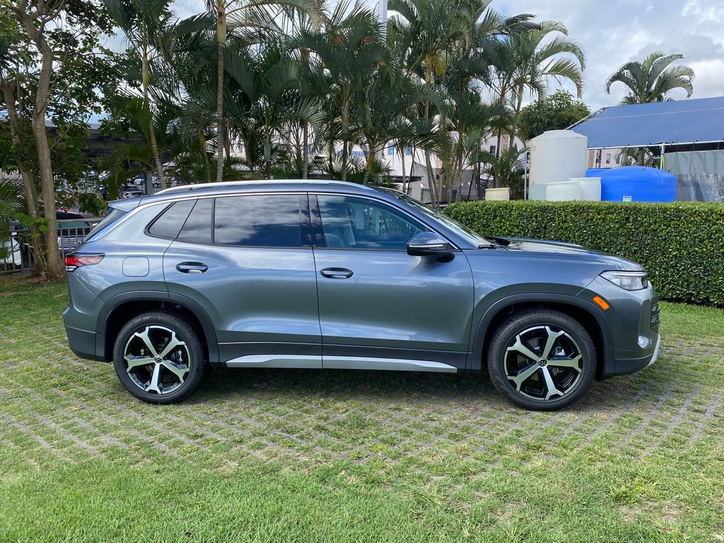 New 2026 Volkswagen Tiguan SE FWD image 8