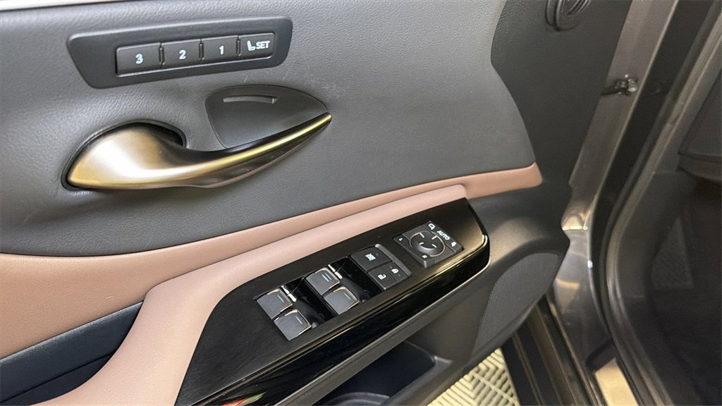 Used 2024 Lexus ES 350 Luxury w/ Technology Package image 23