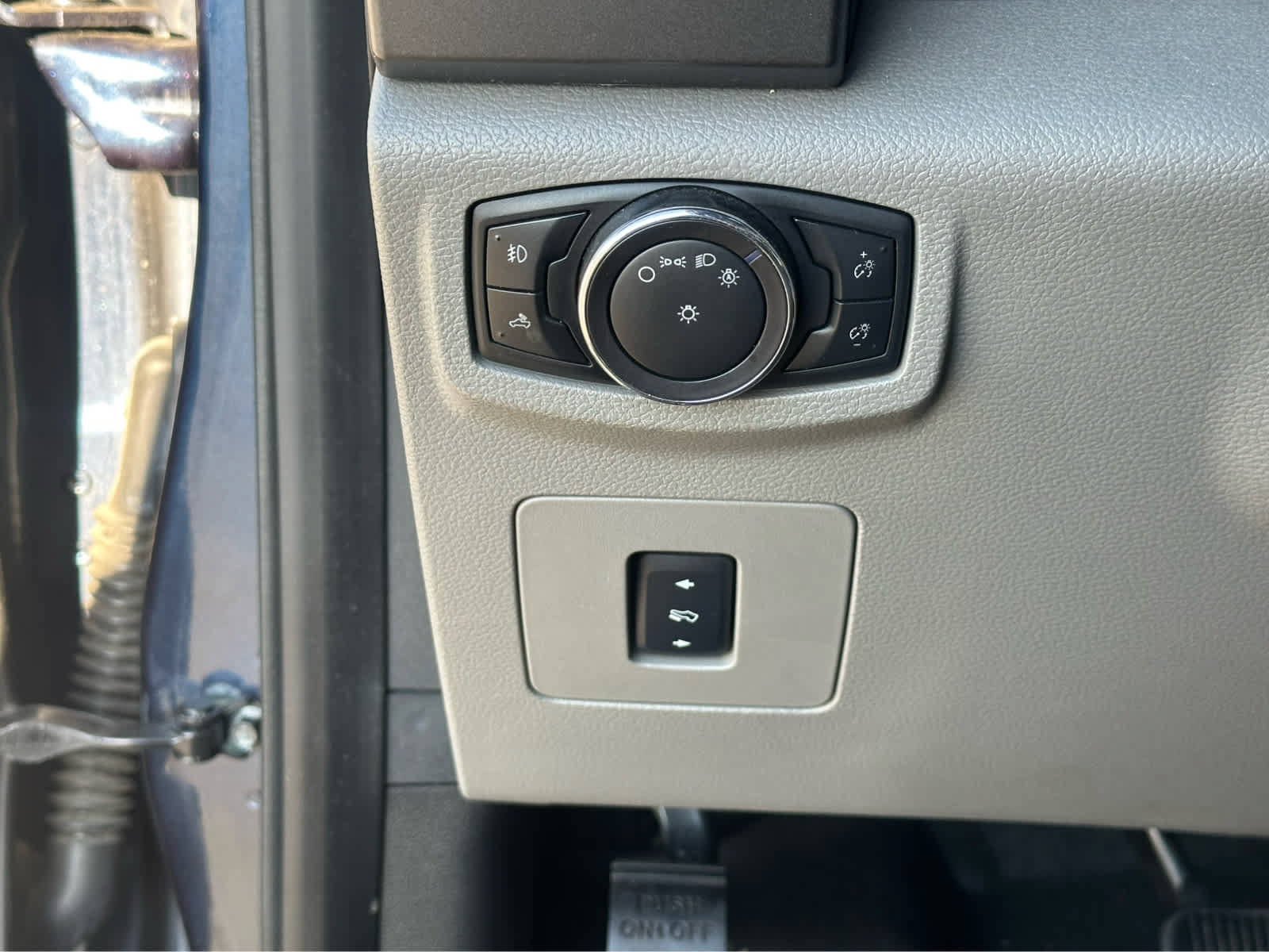 Used 2015 Ford F150 XLT w/ Equipment Group 302A Luxury AWD/4WD image 17