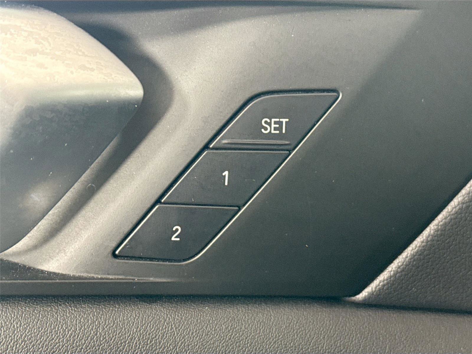 Used 2023 BMW X5 sDrive40i w/ Premium Package image 32