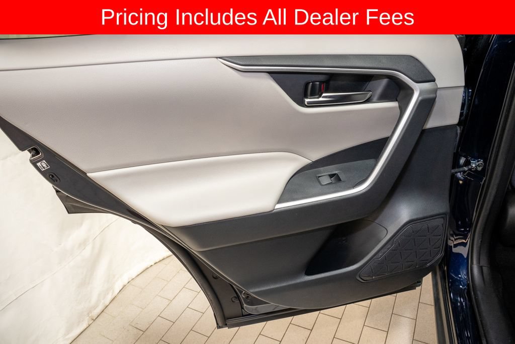Used 2020 Toyota RAV4 XLE w/ Convenience Package FWD image 11