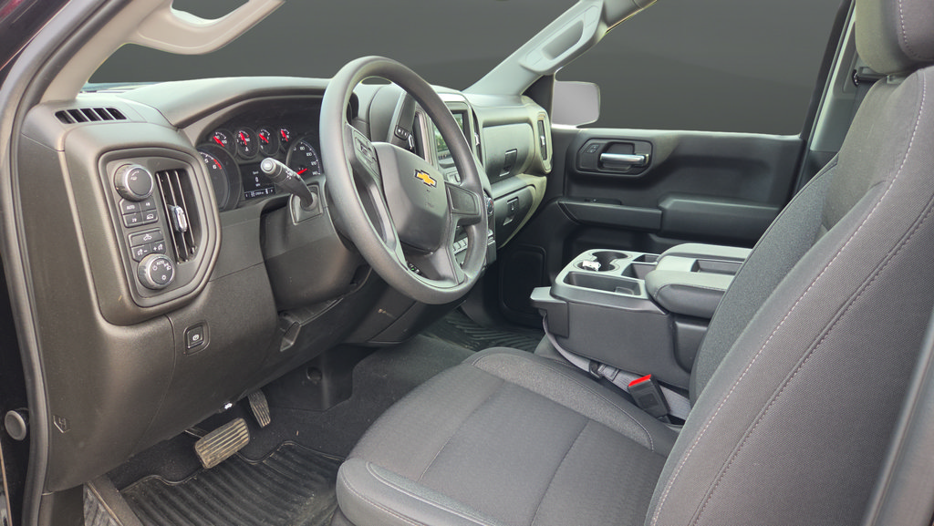 Used 2024 Chevrolet Silverado 1500 Custom w/ Turbomax Blackout Package AWD/4WD image 9