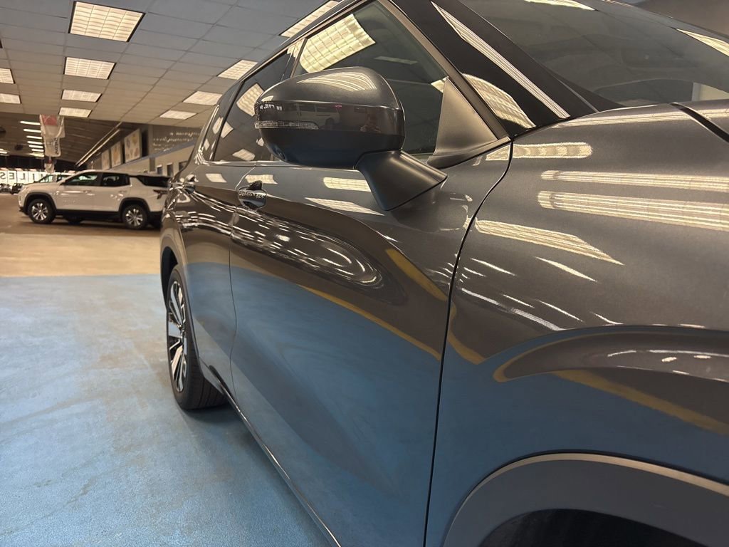 Used 2025 Mitsubishi Outlander SEL image 4
