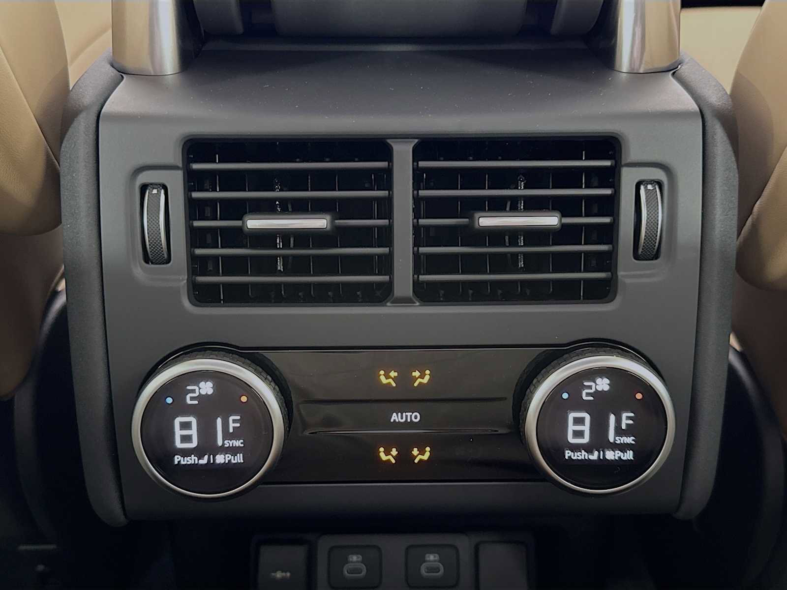 New 2026 Land Rover Discovery Limited Edition image 24