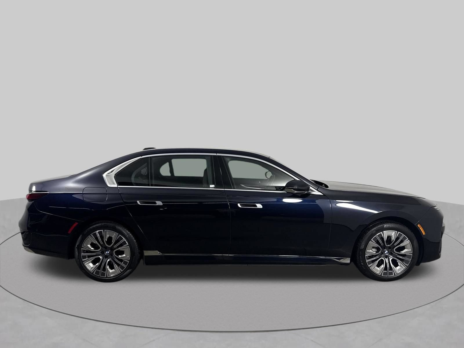 Used 2023 BMW i7 xDrive60 AWD/4WD image 35
