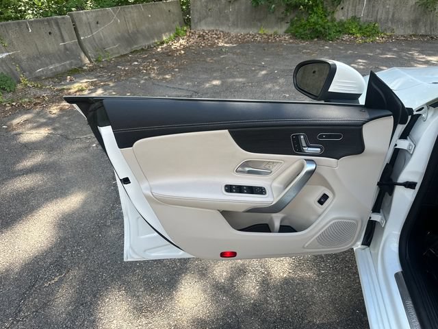 Used 2022 Mercedes-Benz CLA 250 4MATIC image 22