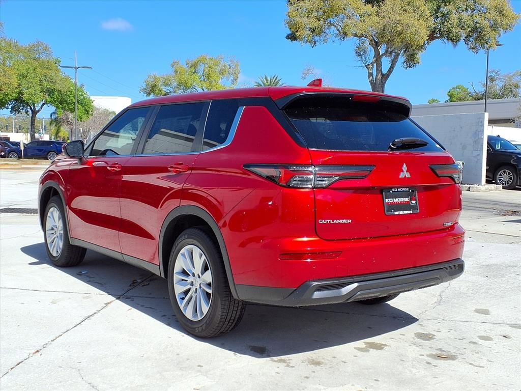 Used 2026 Mitsubishi Outlander ES FWD image 3