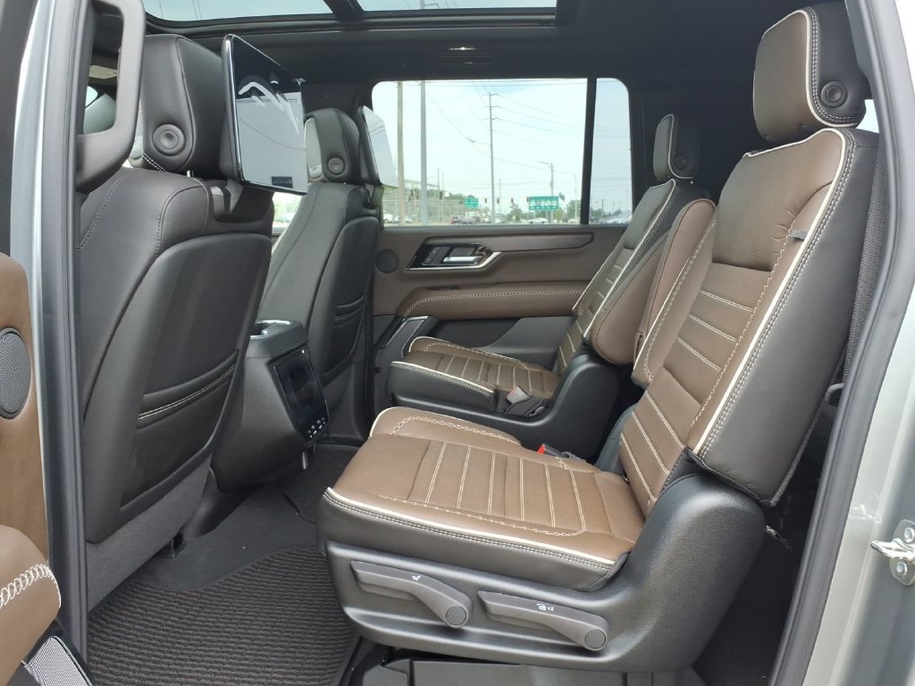 New 2026 GMC Yukon XL Denali Ultimate AWD/4WD image 15