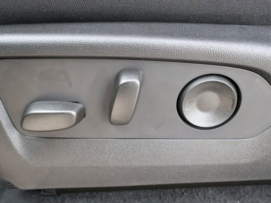 New 2026 GMC Canyon Elevation w/ Convenience Package image 13