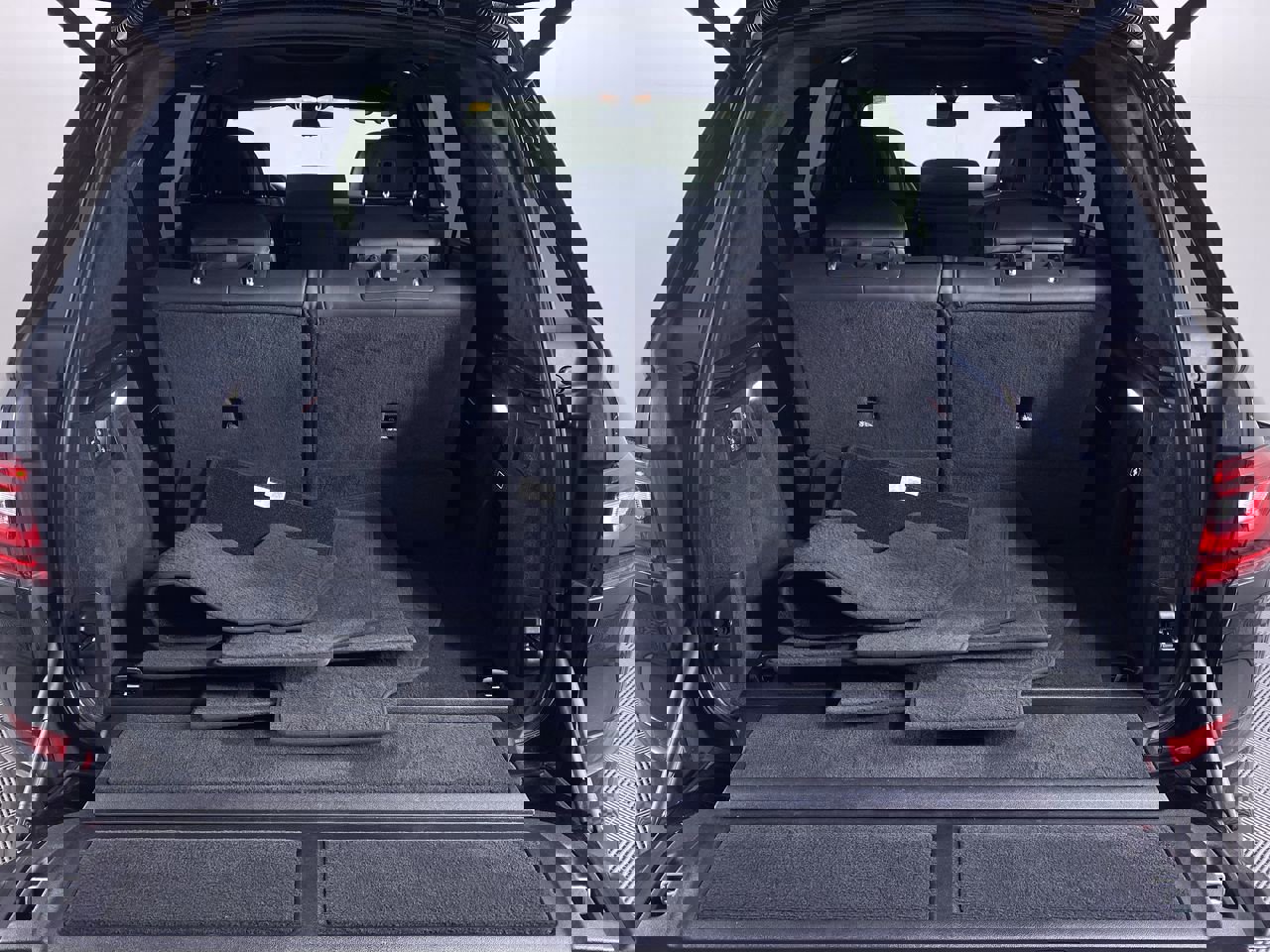 Used 2021 BMW X7 M50i w/ Executive Package image 16