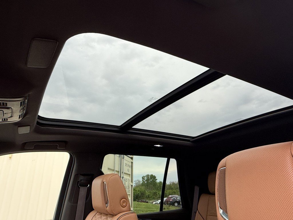 Certified 2024 Cadillac Escalade Premium Luxury w/ Performance Package image 4