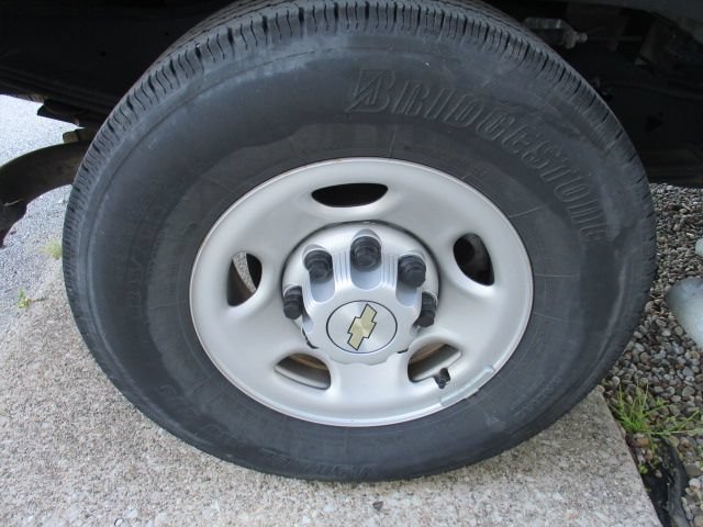 Used 2024 Chevrolet Express 2500 w/ Driver Convenience Package RWD image 28