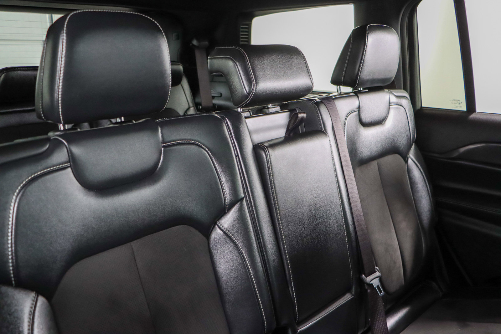 Used 2022 Jeep Grand Cherokee L Laredo image 28