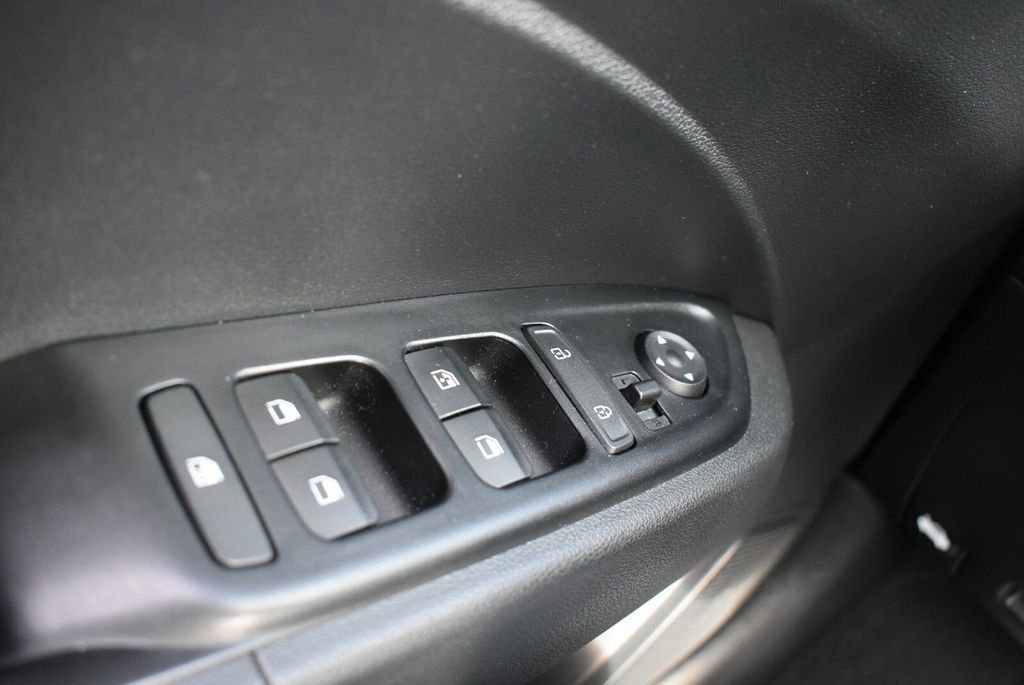 Used 2024 Hyundai Venue SEL image 26