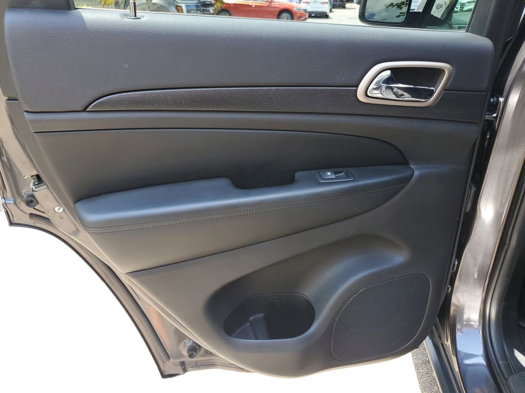 Used 2017 Jeep Grand Cherokee Laredo w/ Quick Order Package 2BE RWD image 11