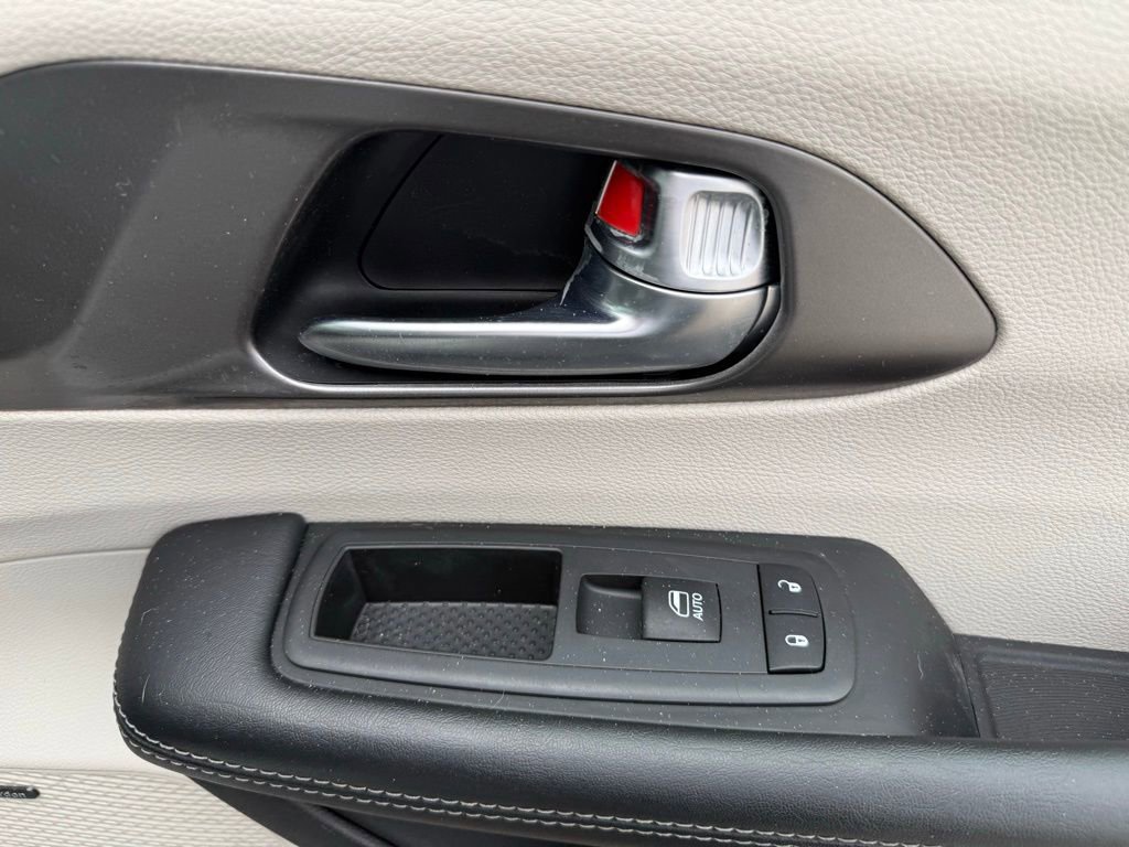 Used 2019 Chrysler Pacifica Limited w/ Advanced Safetytec Group image 30