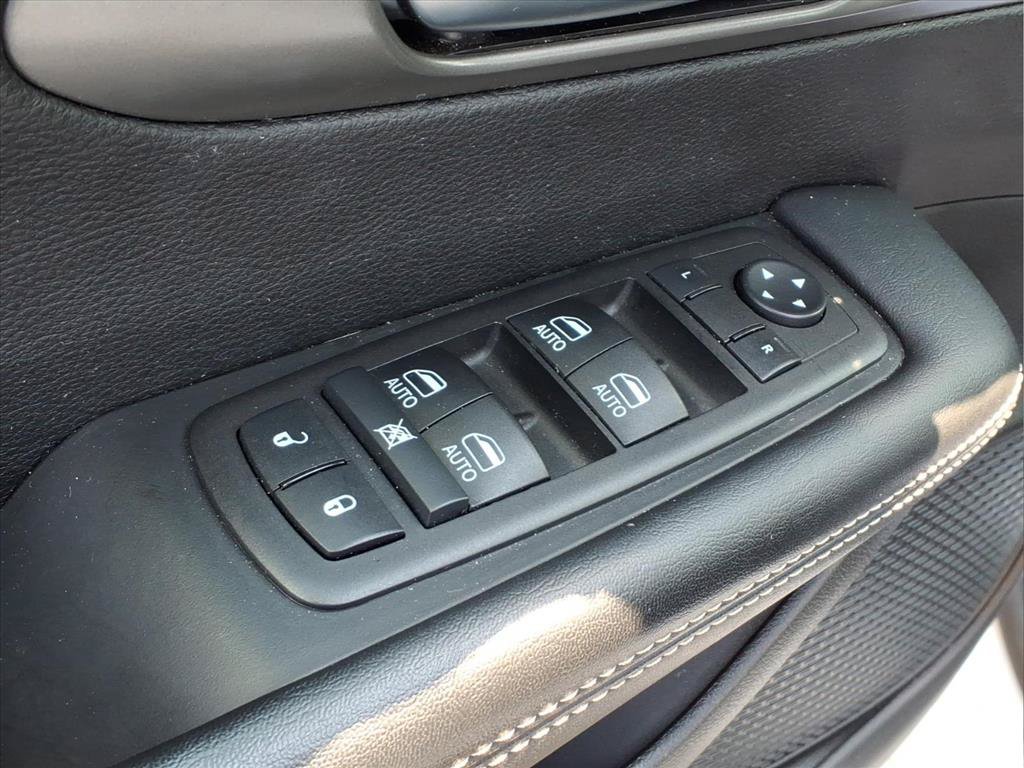 Used 2025 Chrysler Pacifica Select FWD image 17