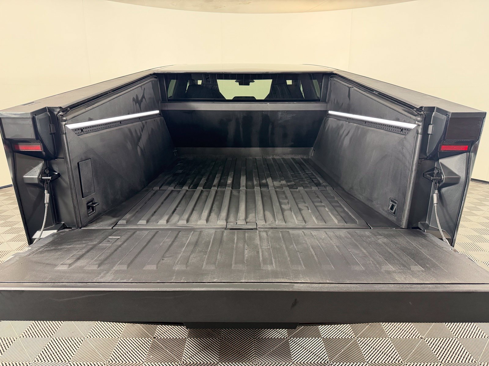 Used 2024 Tesla Cybertruck Cyberbeast AWD/4WD image 13