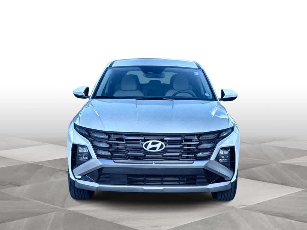 Used 2025 Hyundai Tucson SE FWD image 2