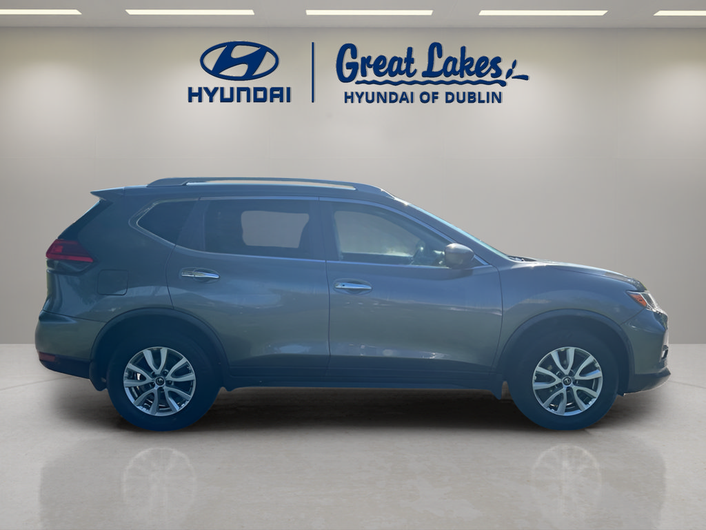Used 2017 Nissan Rogue SV w/ Sun & Sound Touring Package AWD/4WD image 6