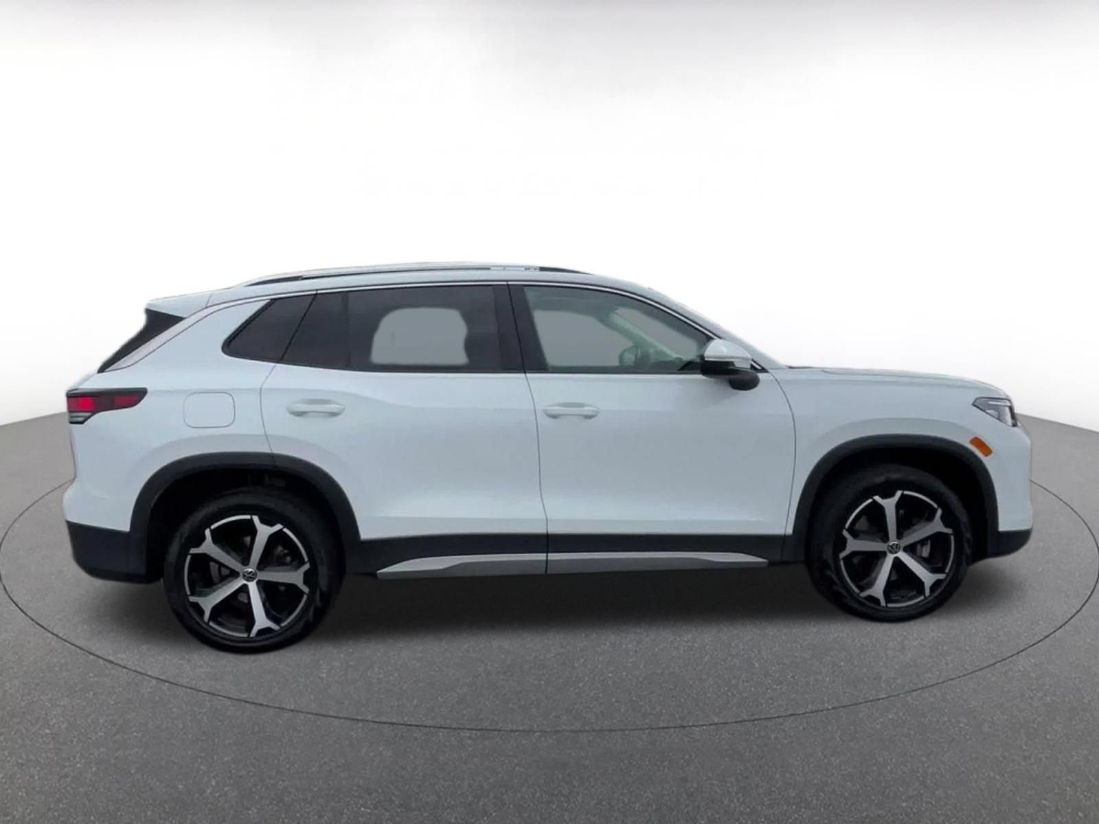 Used 2026 Volkswagen Tiguan SE AWD/4WD image 13
