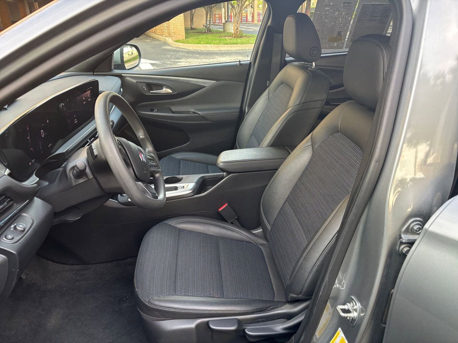 Used 2025 Buick Envista Preferred FWD image 31
