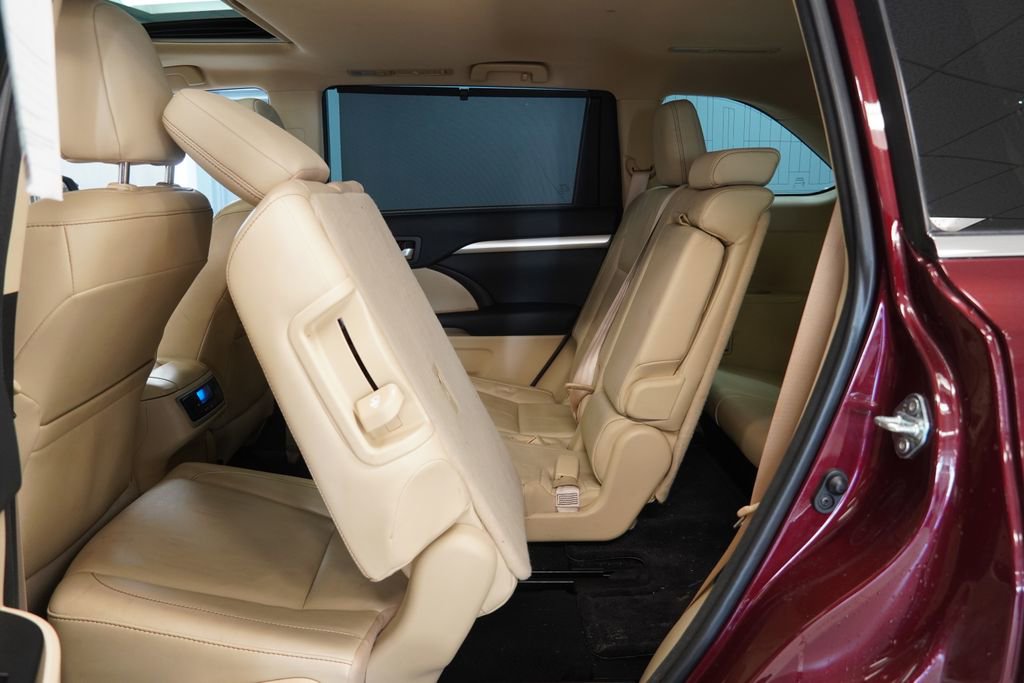 Used 2015 Toyota Highlander XLE image 28