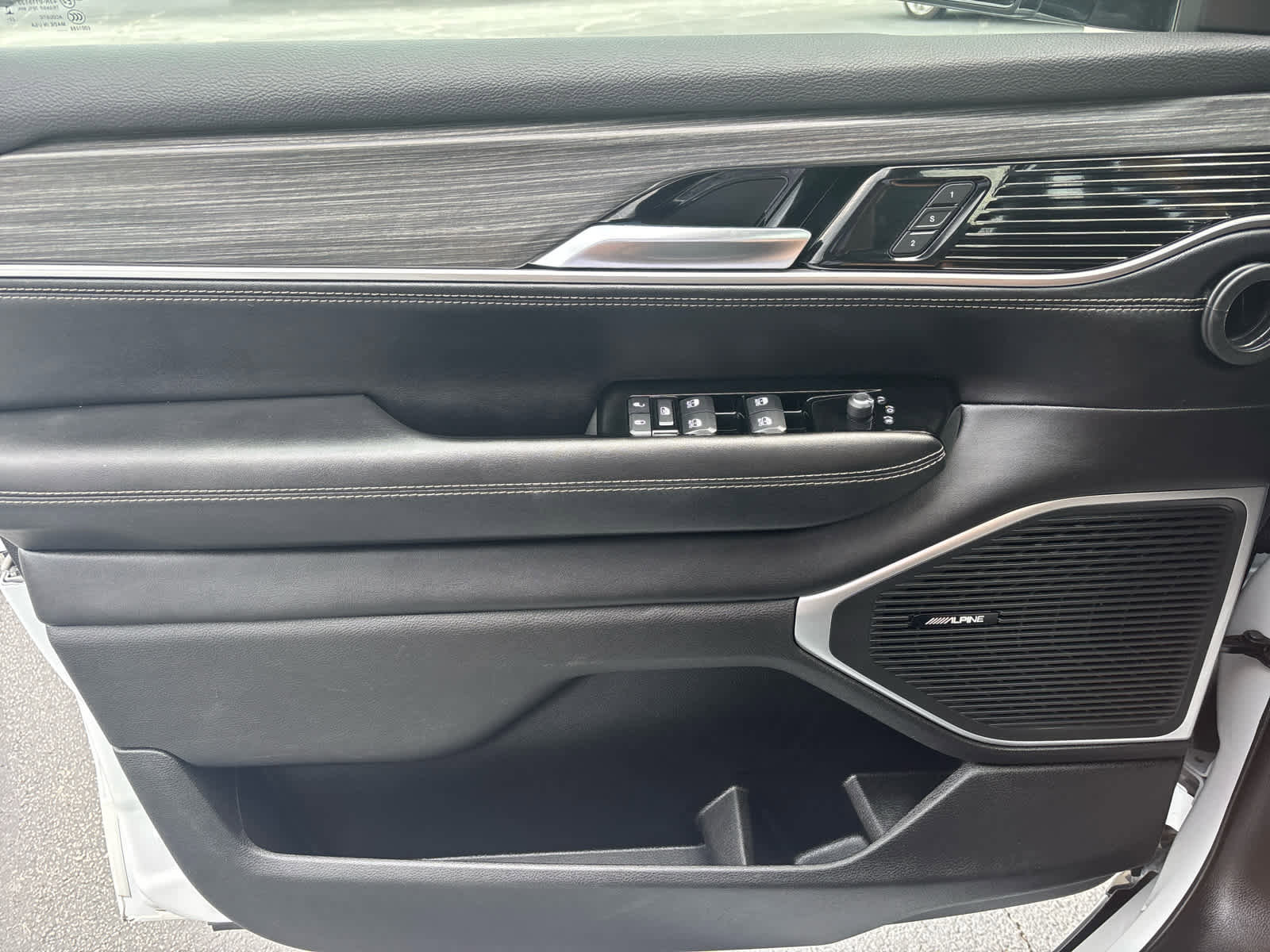 Used 2024 Jeep Wagoneer Series II w/ Flexible Seating Group image 16