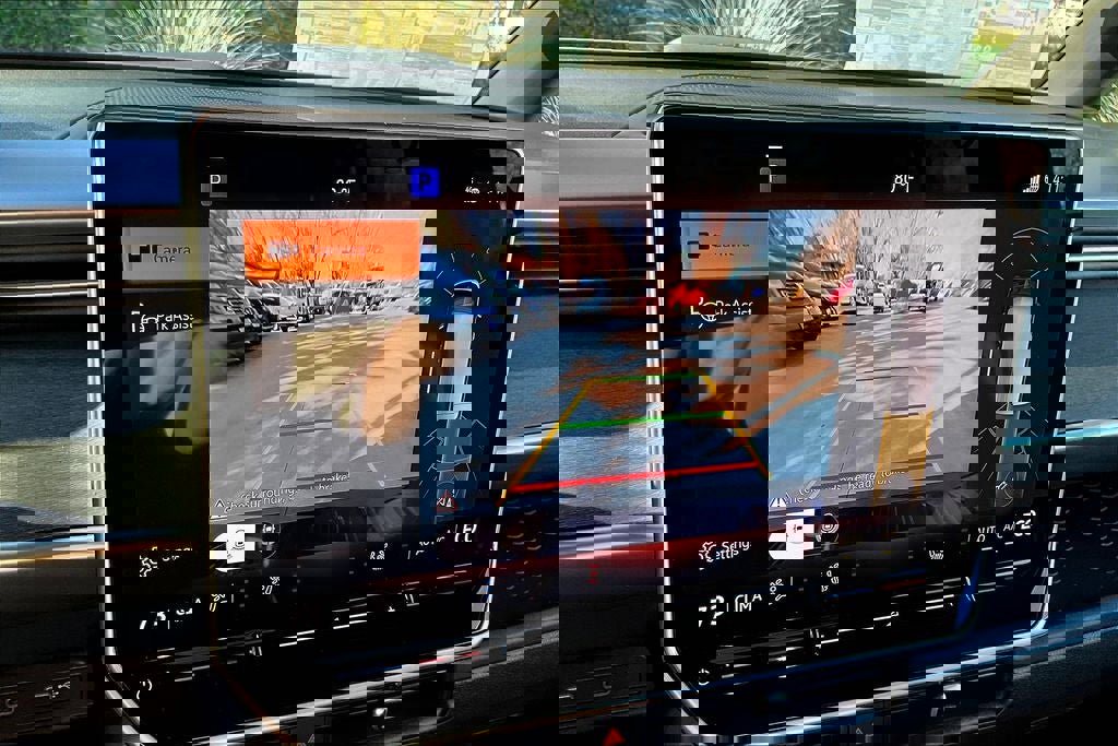 Certified 2025 Volkswagen ID. Buzz Pro S image 25