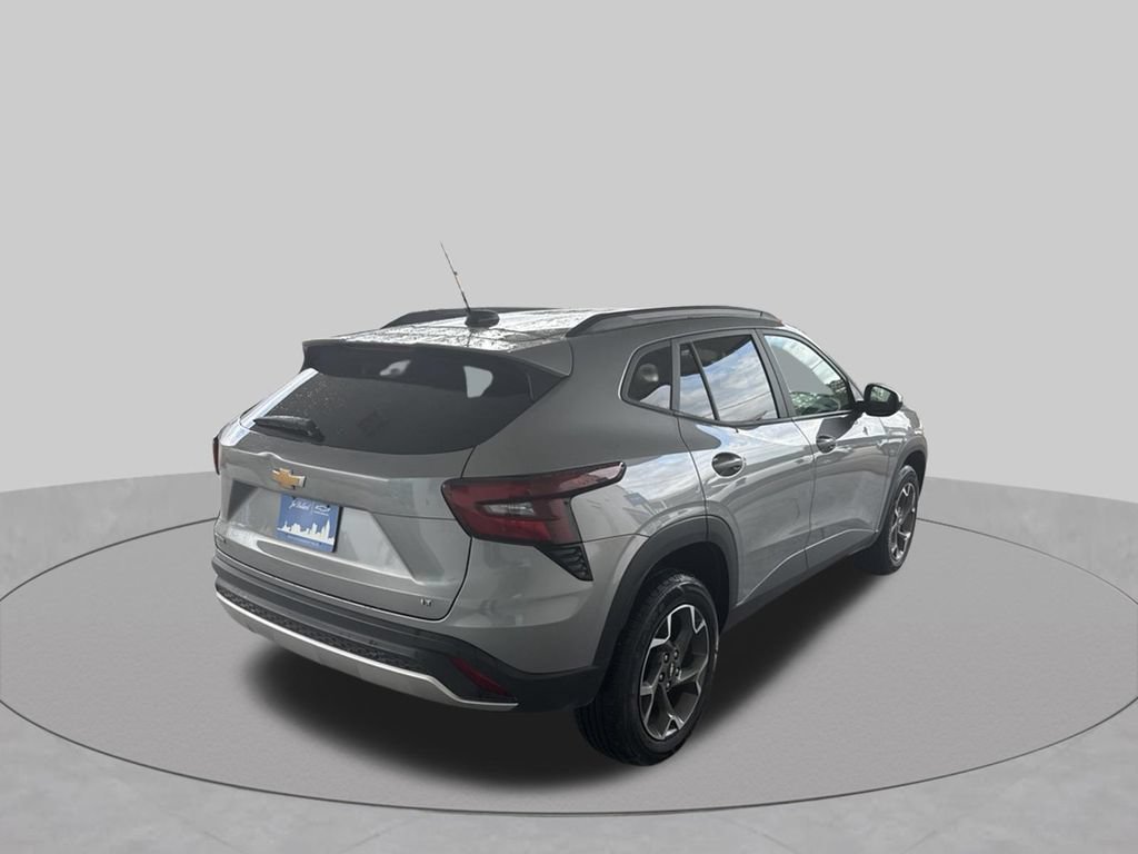 Used 2024 Chevrolet Trax LT FWD image 7