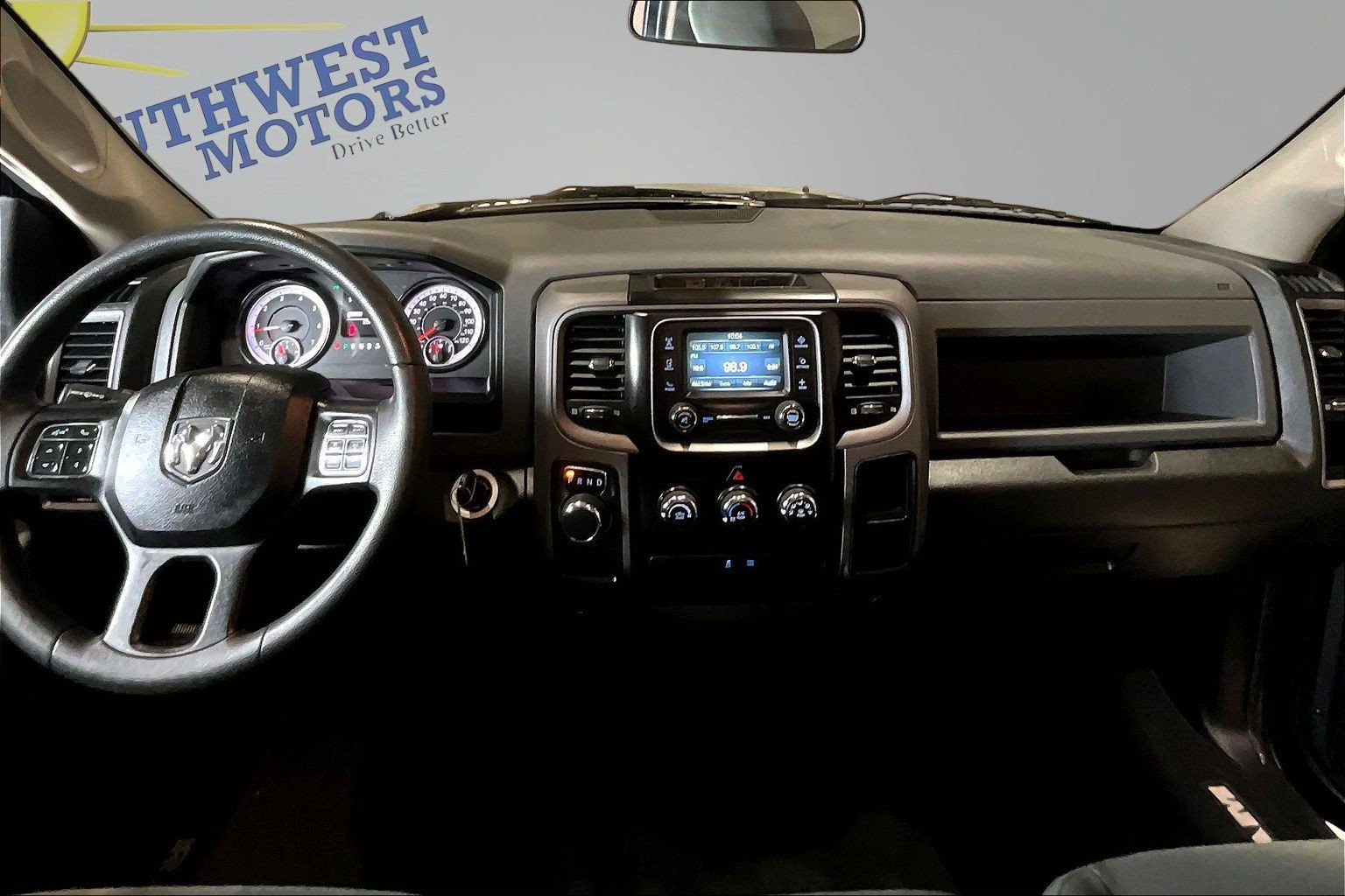 Used 2018 RAM 1500 Express RWD image 9