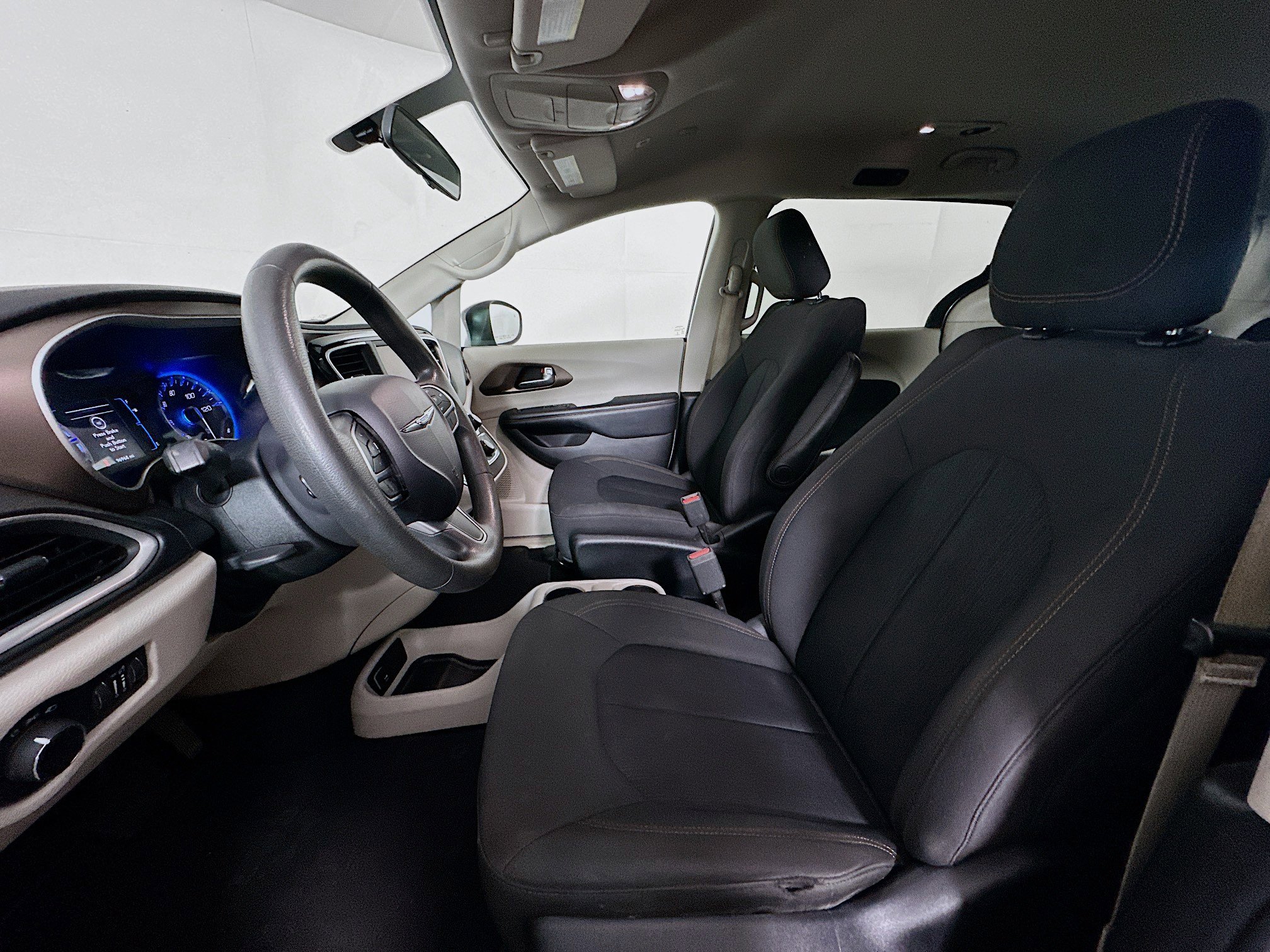 Used 2018 Chrysler Pacifica LX FWD image 13
