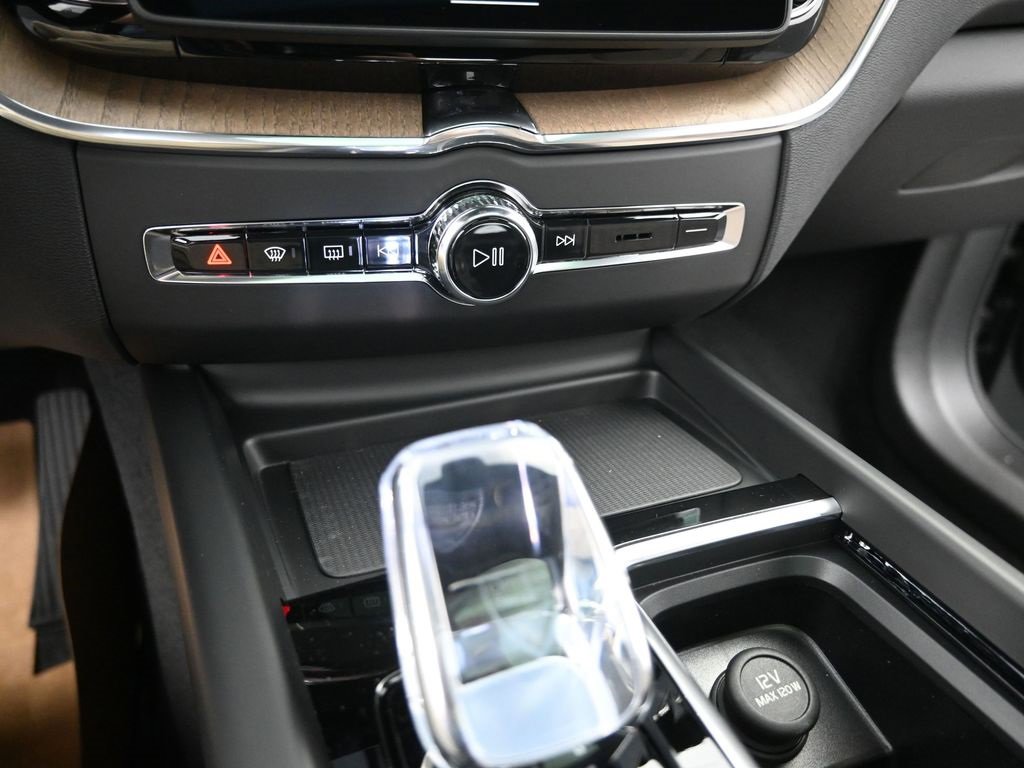 New 2026 Volvo XC60 B5 Plus w/ Climate Package image 23