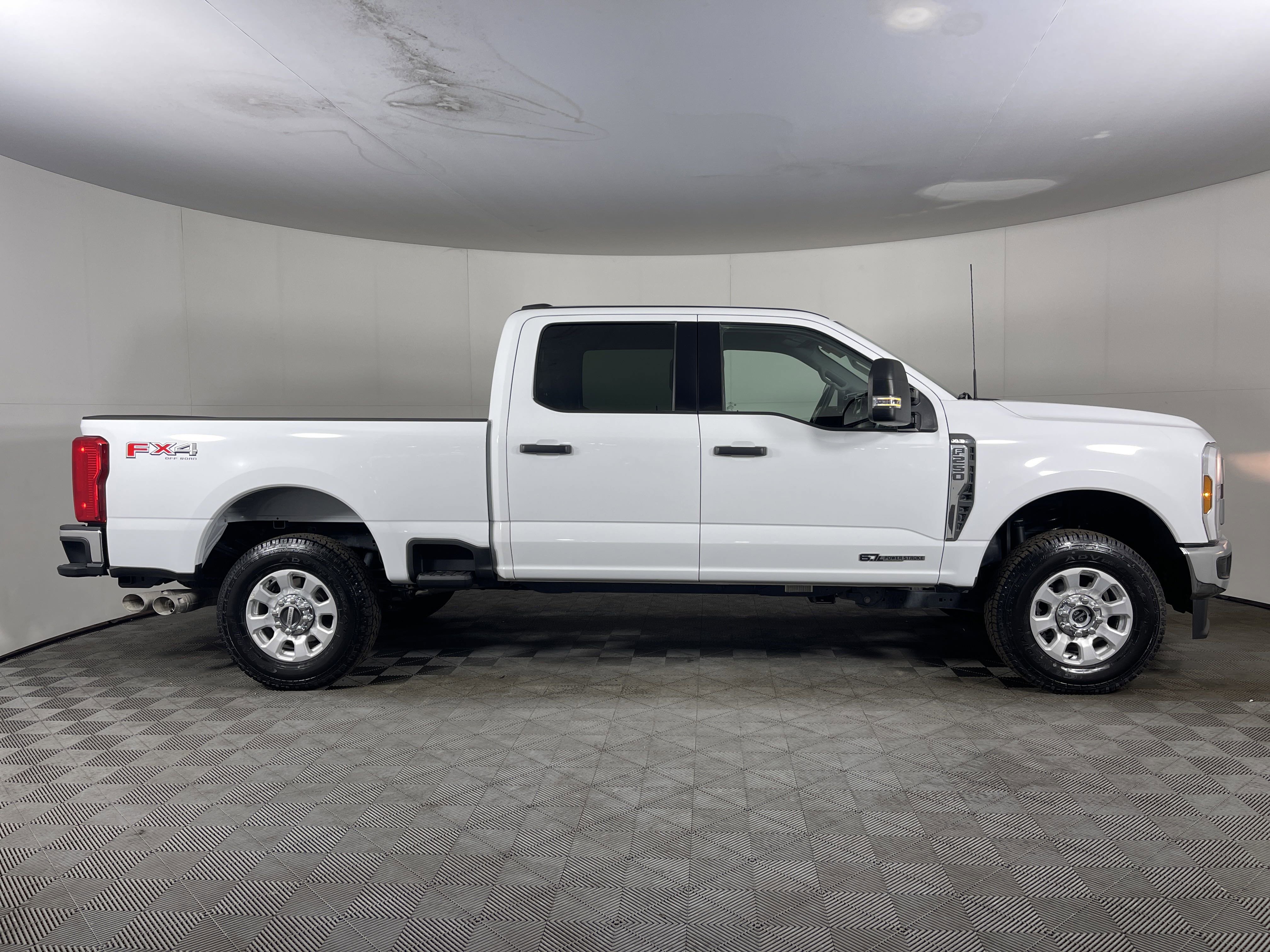 Used 2024 Ford F250 XLT w/ FX4 Off-Road Package image 5