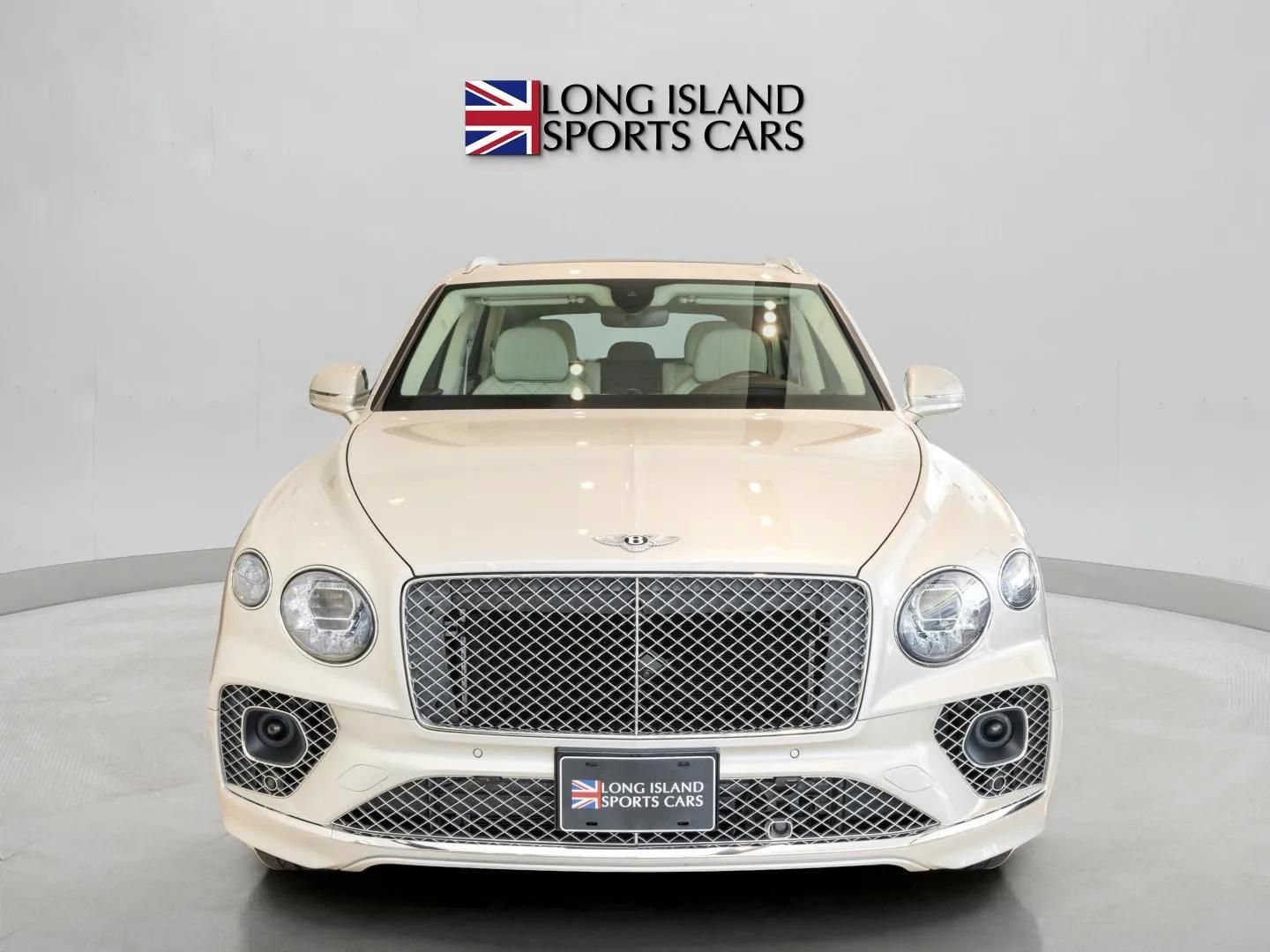 Used 2022 Bentley Bentayga AWD/4WD image 2