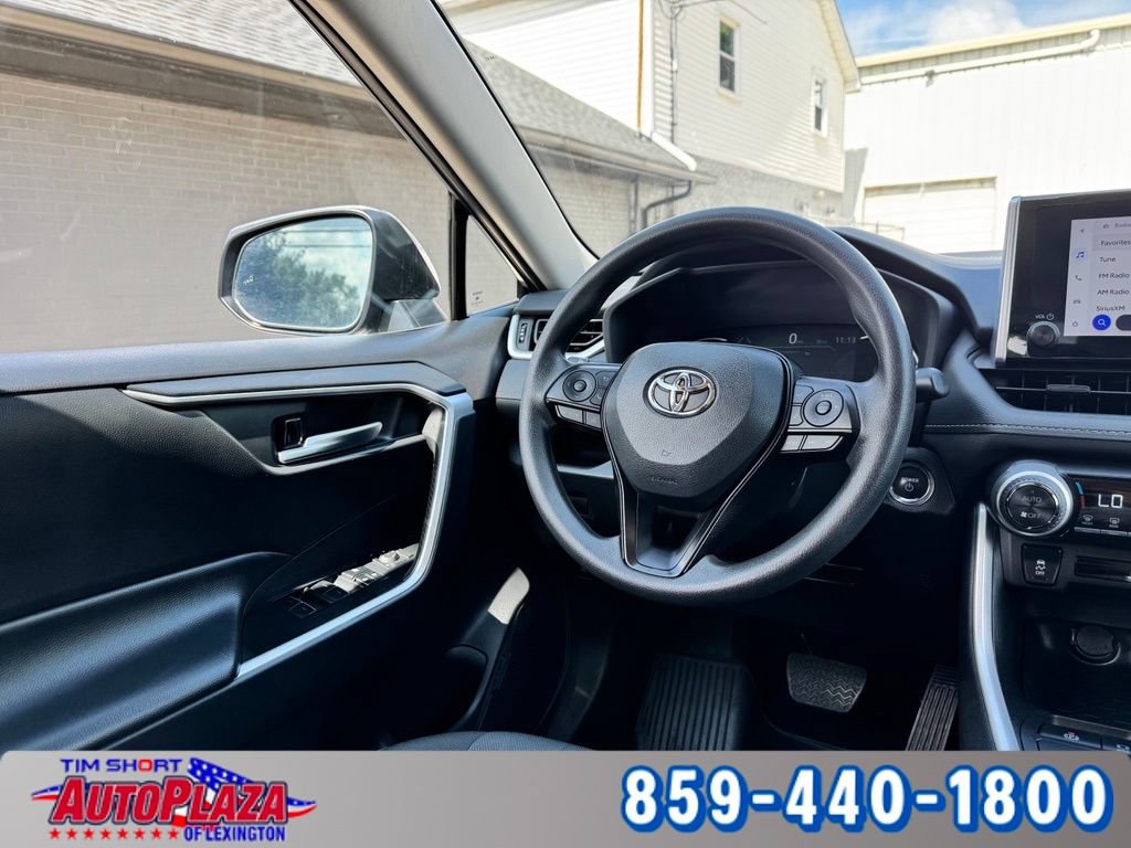 Used 2025 Toyota RAV4 XLE AWD/4WD image 37