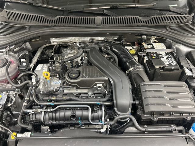 Used 2025 Volkswagen Jetta SE w/ Sunroof Package image 28