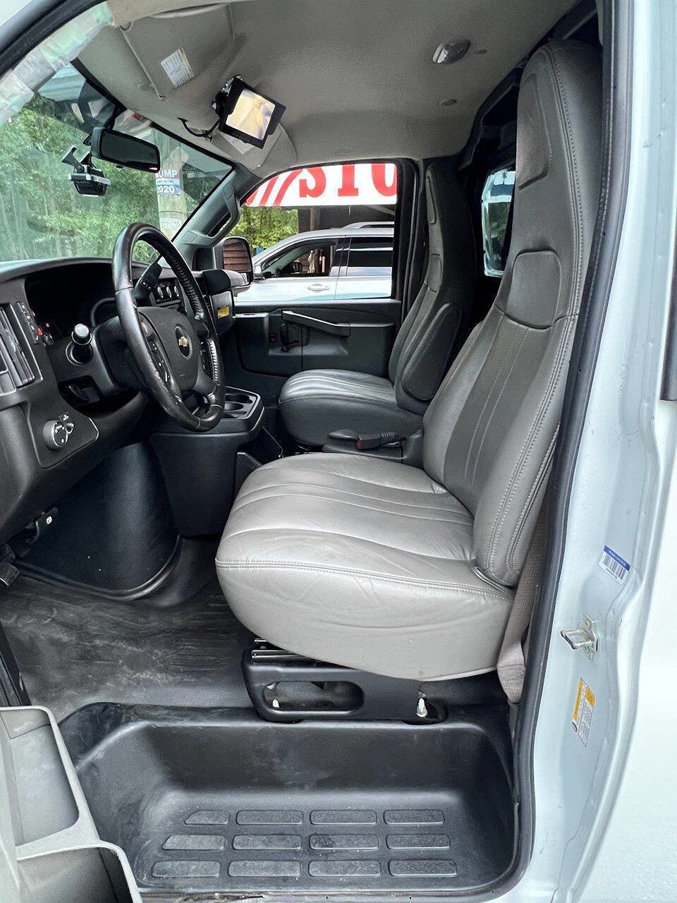 Used 2022 Chevrolet Express 2500 w/ Driver Convenience Package image 17