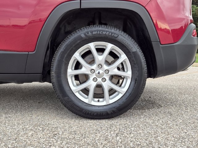 Used 2015 Jeep Cherokee Latitude w/ Comfort/Convenience Group AWD/4WD image 9