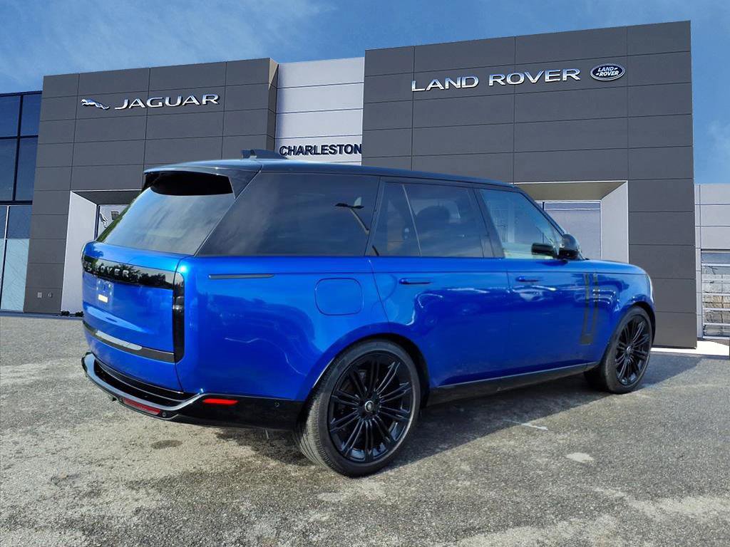 Used 2025 Land Rover Range Rover SE AWD/4WD image 5